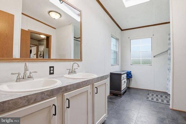 156 LINDA DR, New Oxford, PA 17350