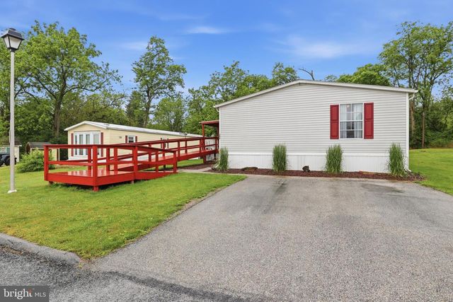 156 LINDA DR, New Oxford, PA 17350