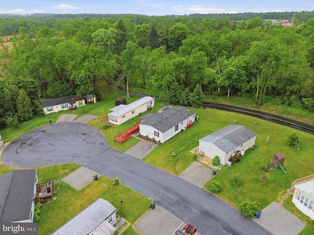 156 LINDA DR, New Oxford, PA 17350