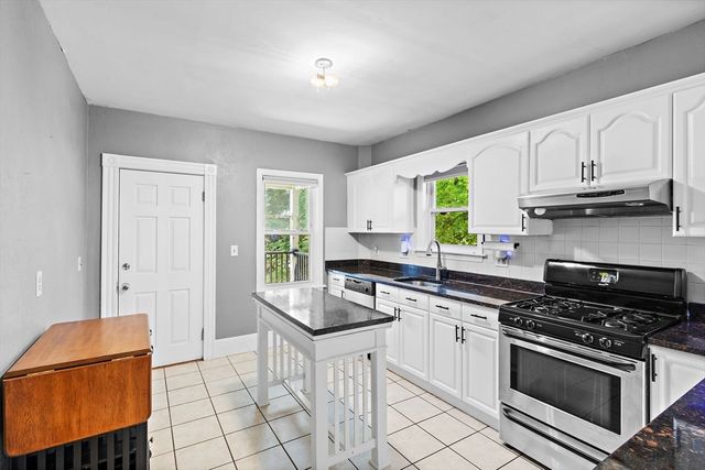 9 Romsey St 3, Boston, MA 02125