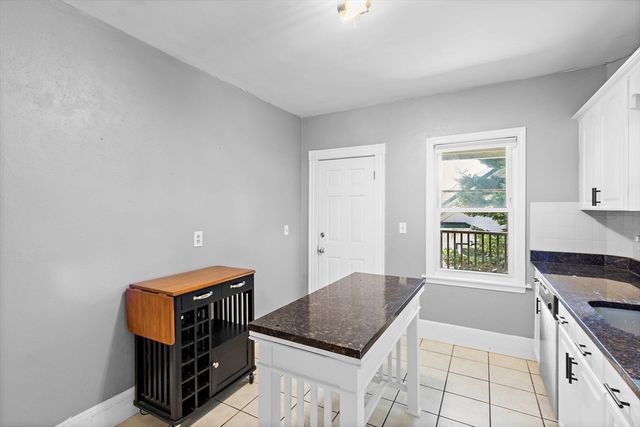 9 Romsey St 3, Boston, MA 02125