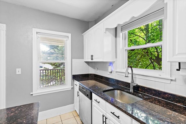 9 Romsey St 3, Boston, MA 02125