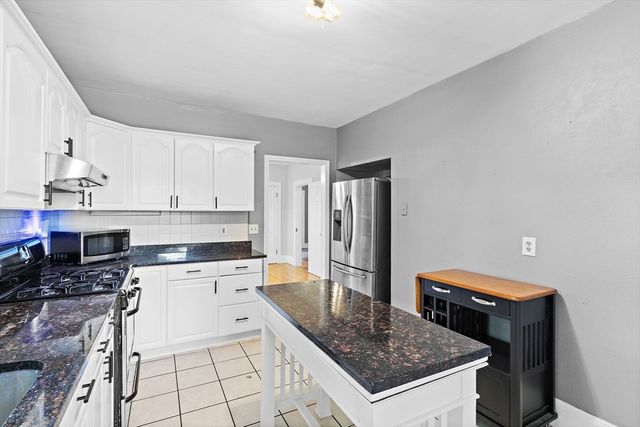 9 Romsey St 3, Boston, MA 02125