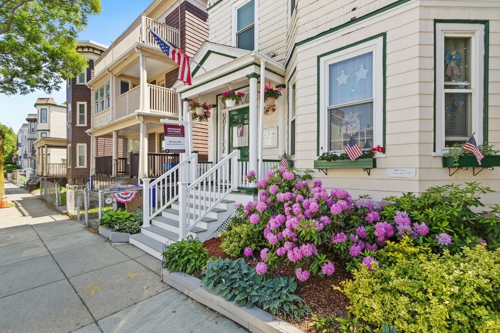 9 Romsey St 3, Boston, MA 02125