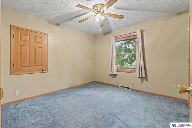 14517 R Street, Omaha, NE 68137
