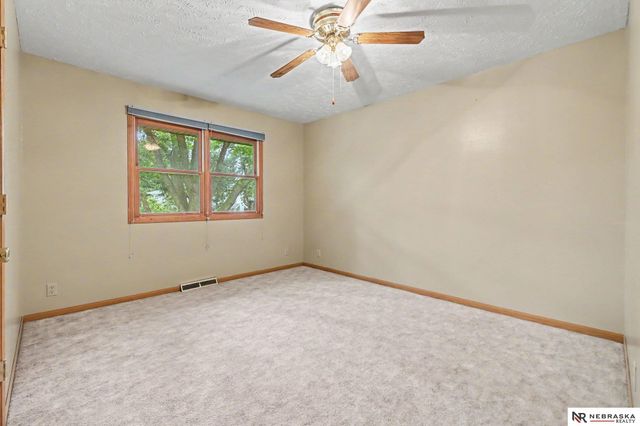 14517 R Street, Omaha, NE 68137
