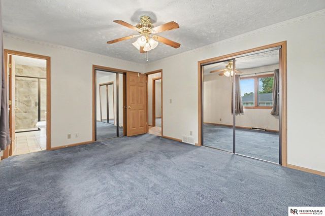 14517 R Street, Omaha, NE 68137