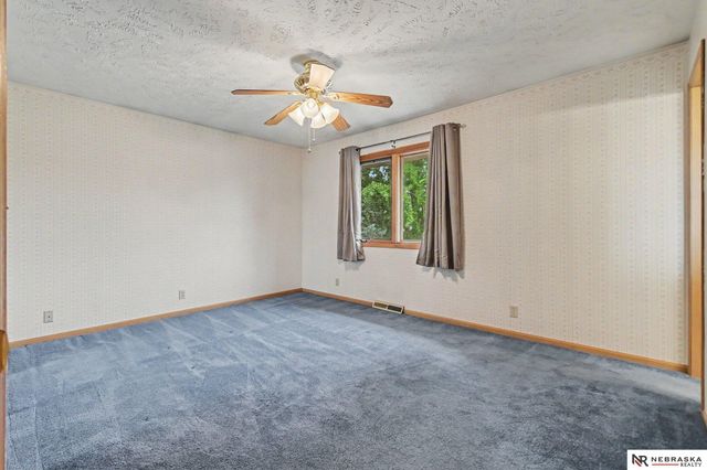 14517 R Street, Omaha, NE 68137