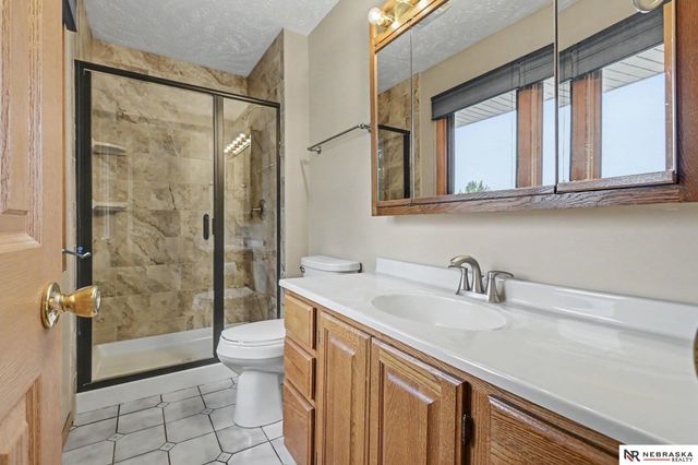 14517 R Street, Omaha, NE 68137