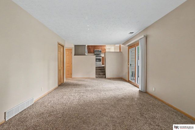 14517 R Street, Omaha, NE 68137