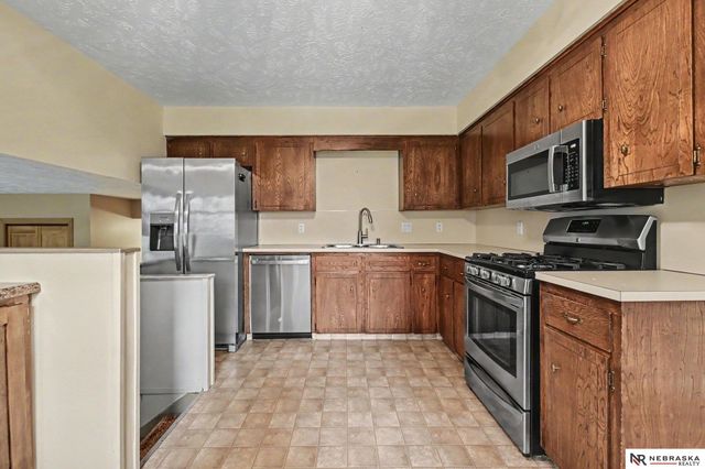 14517 R Street, Omaha, NE 68137