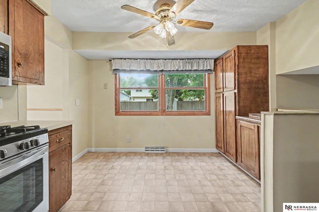 14517 R Street, Omaha, NE 68137