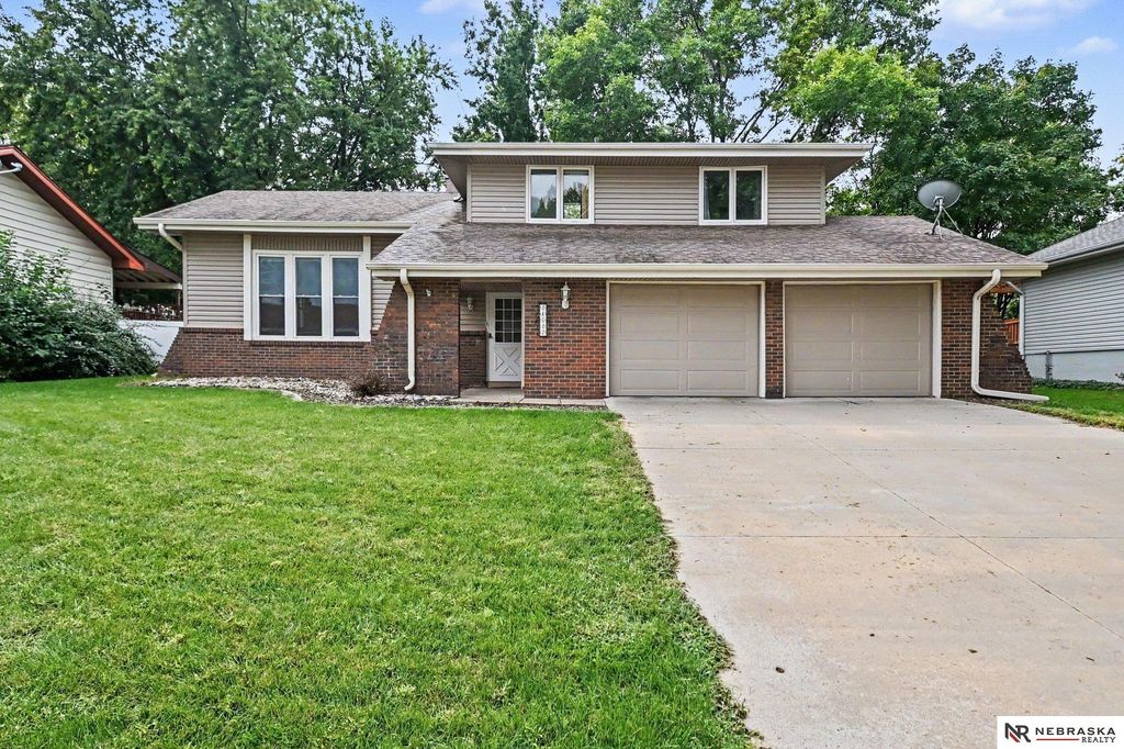 14517 R Street, Omaha, NE 68137