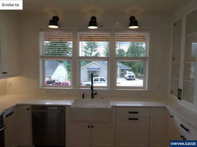 Pheasant (Model Y) Av, Stayton, OR 97383