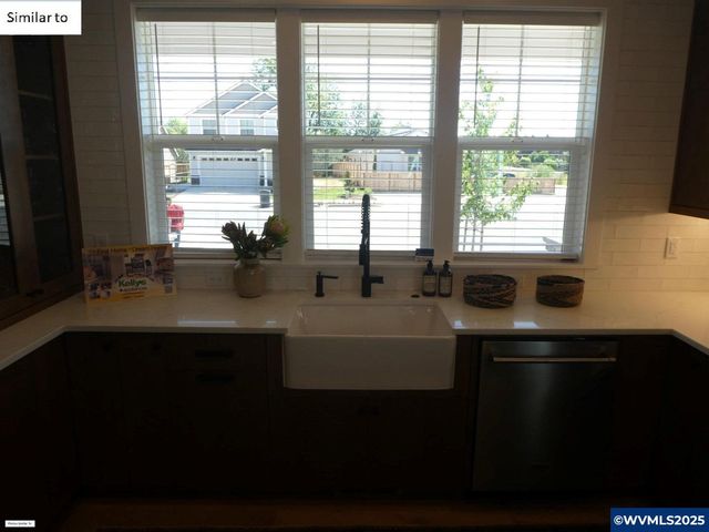 Pheasant (Model Y) Av, Stayton, OR 97383