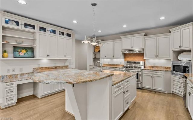 2435 Lake Oak Court, High Point, NC 27265