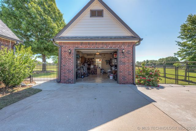12457 N 165th East Avenue, Collinsville, OK 74021