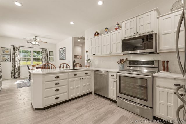 12457 N 165th East Avenue, Collinsville, OK 74021