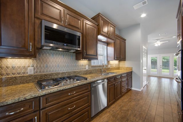 9854 Meadow Bend Lane, Houston, TX 77065