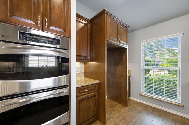 9854 Meadow Bend Lane, Houston, TX 77065