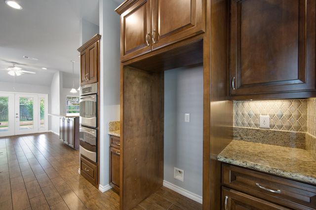 9854 Meadow Bend Lane, Houston, TX 77065