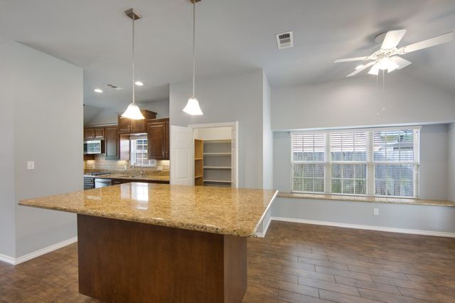 9854 Meadow Bend Lane, Houston, TX 77065