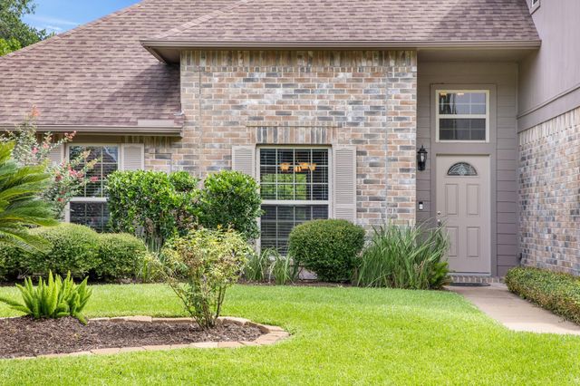 9854 Meadow Bend Lane, Houston, TX 77065