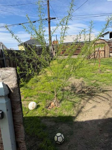 227 E 3rd, Kennewick, WA 99336