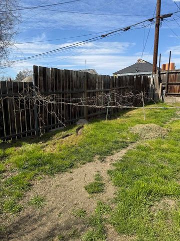 227 E 3rd, Kennewick, WA 99336