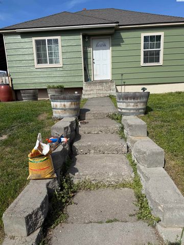 227 E 3rd, Kennewick, WA 99336