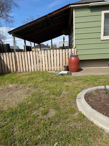 227 E 3rd, Kennewick, WA 99336