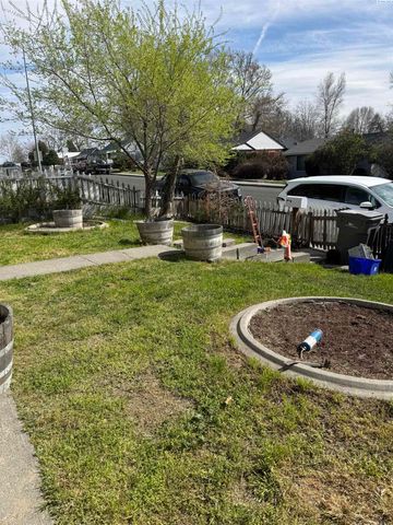 227 E 3rd, Kennewick, WA 99336