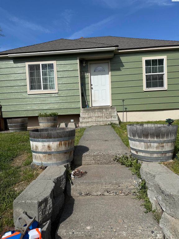 227 E 3rd, Kennewick, WA 99336