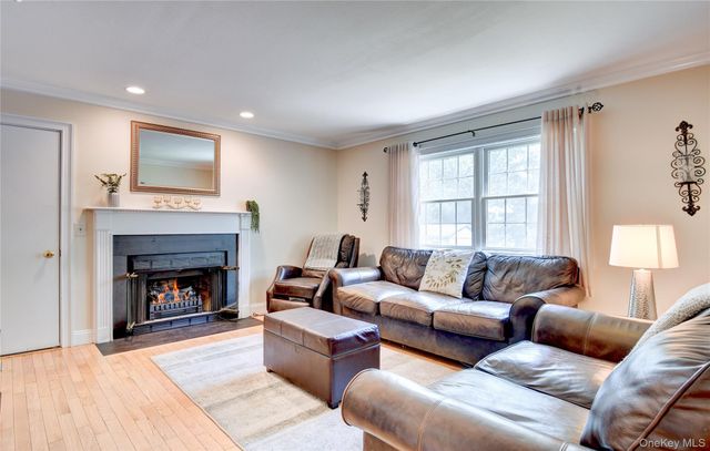 37 Clinton Drive, Washingtonville, NY 10992