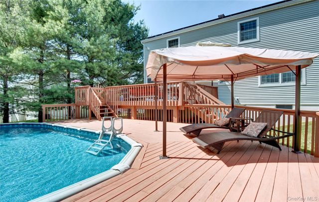 37 Clinton Drive, Washingtonville, NY 10992