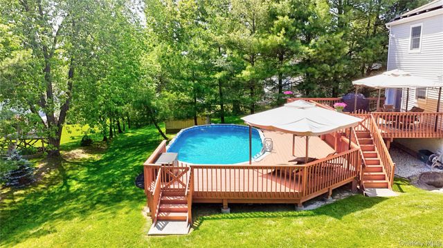 37 Clinton Drive, Washingtonville, NY 10992