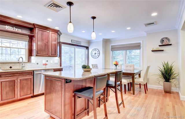 37 Clinton Drive, Washingtonville, NY 10992