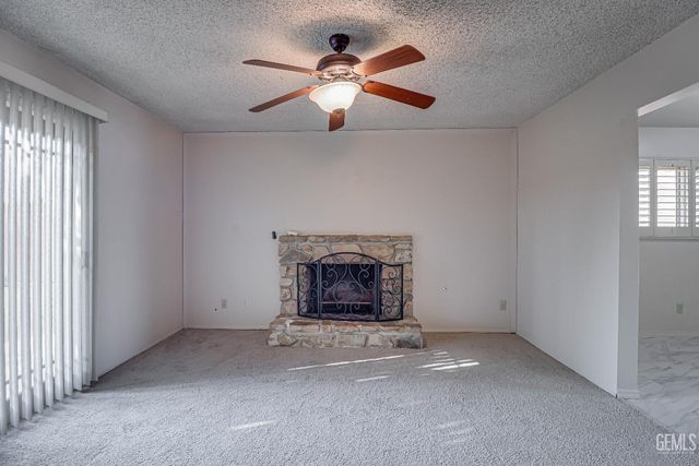 2213 Sandpiper Road, Bakersfield, CA 93309