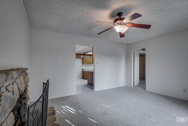 2213 Sandpiper Road, Bakersfield, CA 93309