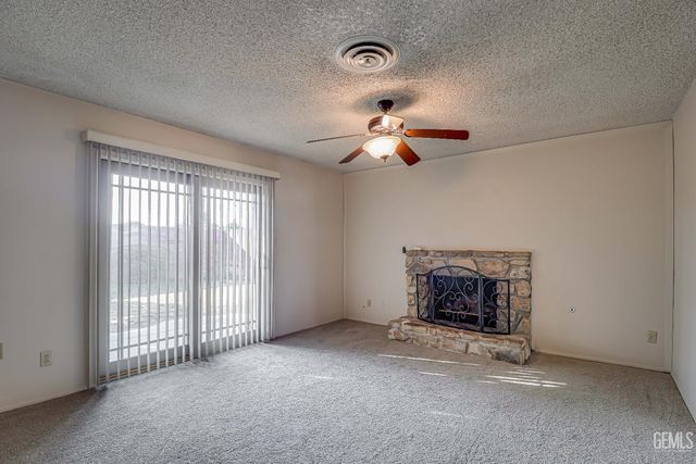 2213 Sandpiper Road, Bakersfield, CA 93309