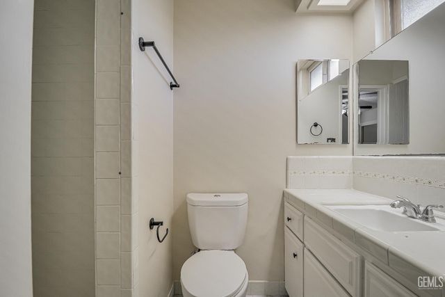 2213 Sandpiper Road, Bakersfield, CA 93309