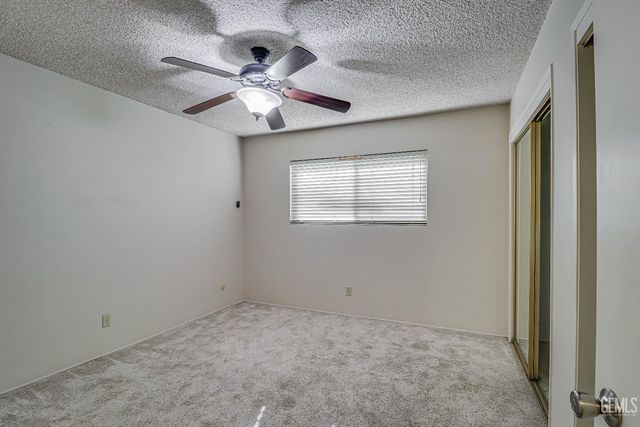 2213 Sandpiper Road, Bakersfield, CA 93309