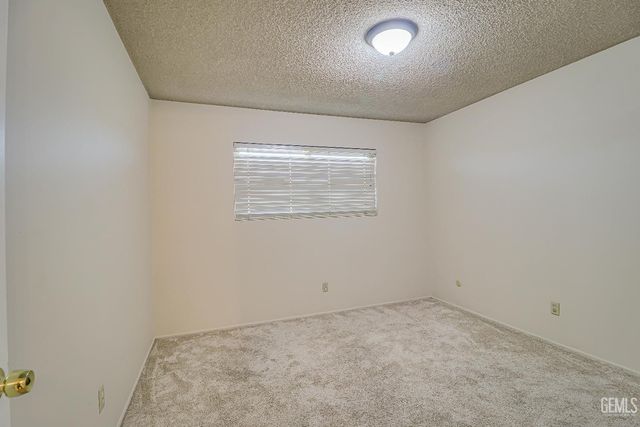 2213 Sandpiper Road, Bakersfield, CA 93309