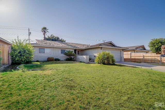 2213 Sandpiper Road, Bakersfield, CA 93309
