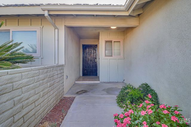 2213 Sandpiper Road, Bakersfield, CA 93309