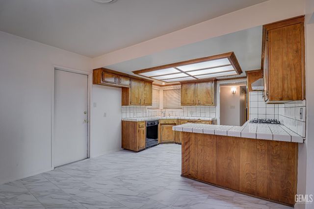 2213 Sandpiper Road, Bakersfield, CA 93309