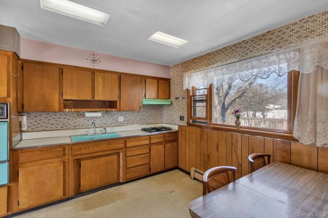 7 Lake Drive, Sparkill, NY 10976