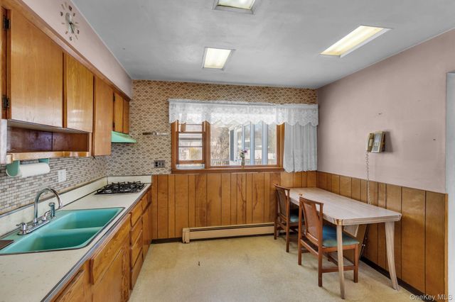 7 Lake Drive, Sparkill, NY 10976