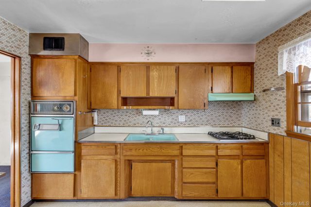 7 Lake Drive, Sparkill, NY 10976