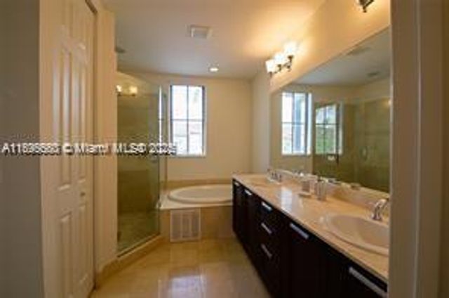 8375 NW 51st Ter 1, Doral, FL 33166